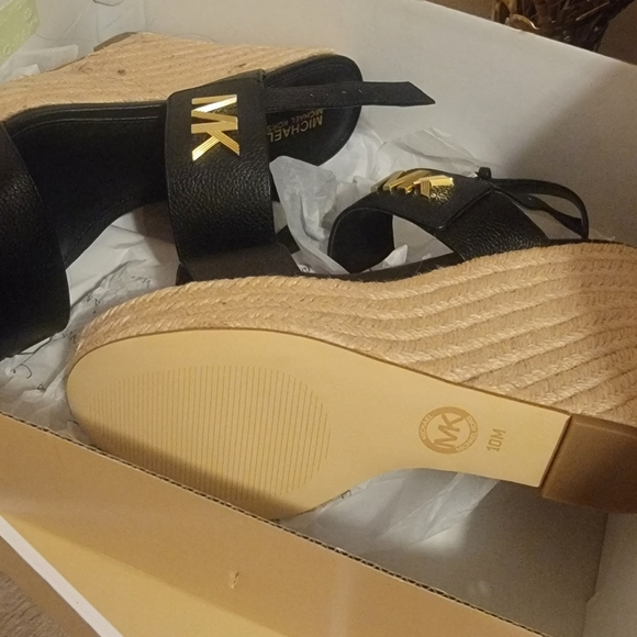 Michael Kors - Picture 2 of 6